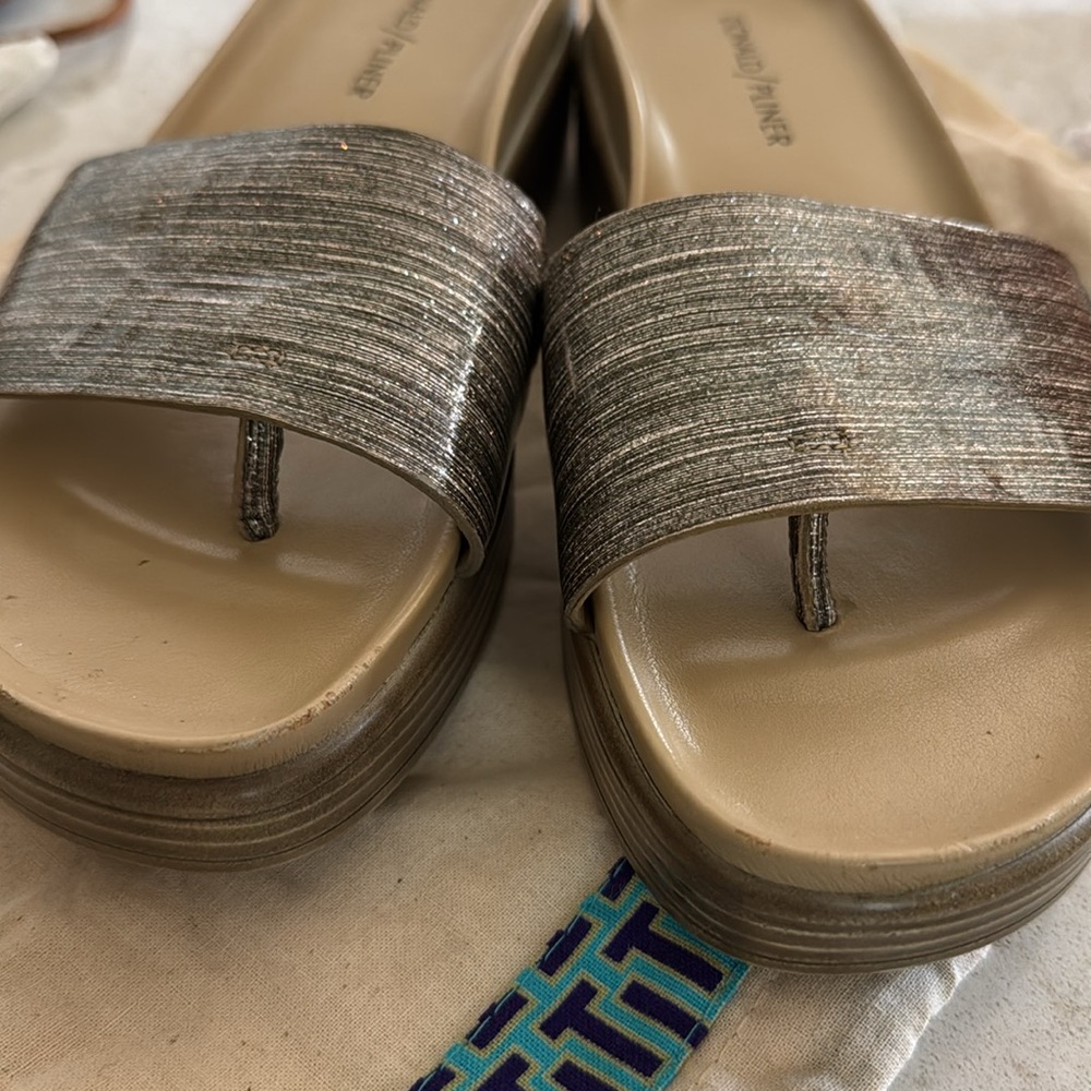 Donald pliner platform Fifi sandal Excellent condition gold - Picture 4 of 11